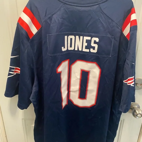 Nike New England Patriots Mac Jones Jersey - Picture 4 of 7